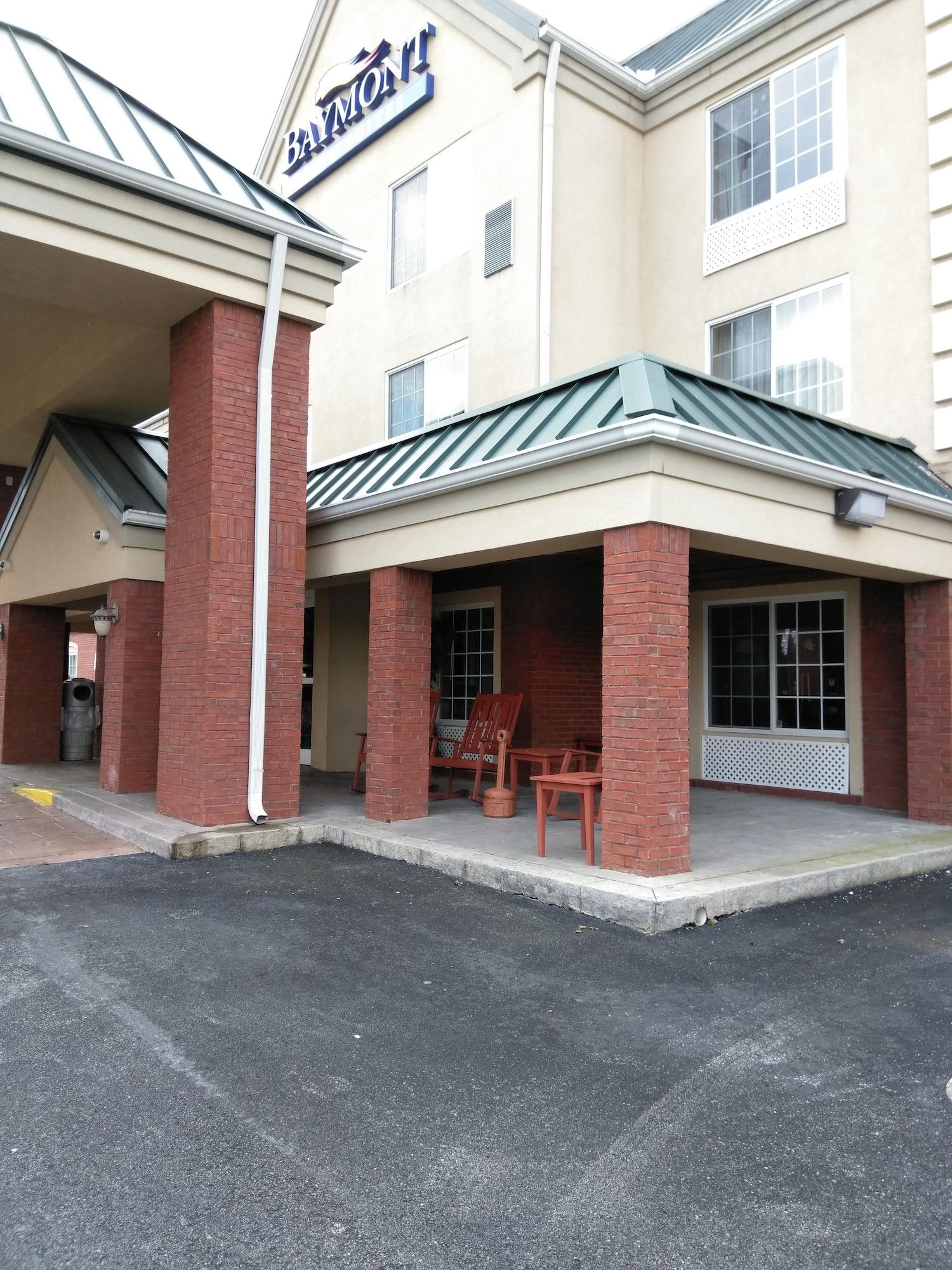 Baymont By Wyndham Clinton Hotel Exterior photo