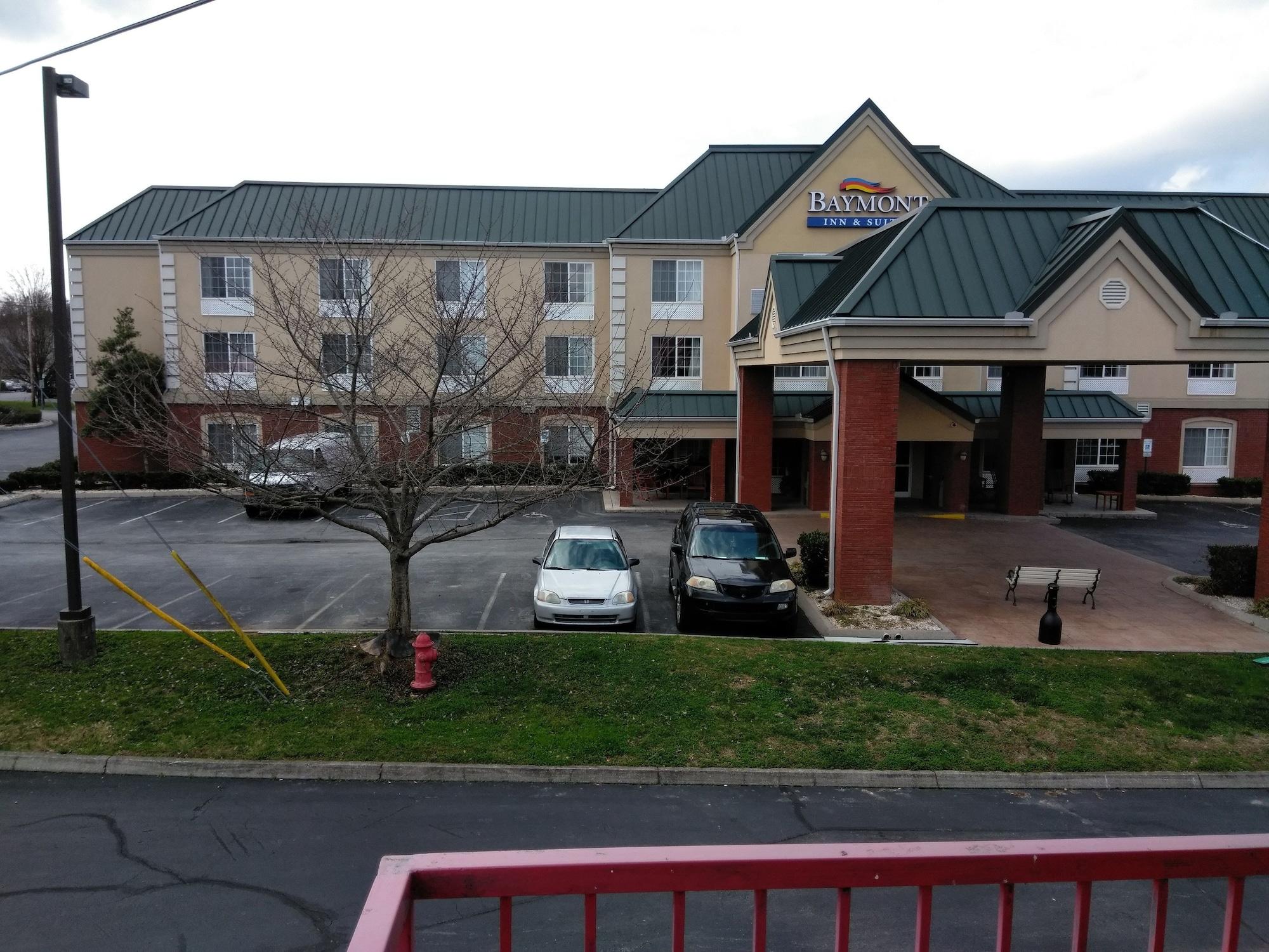Baymont By Wyndham Clinton Hotel Exterior photo